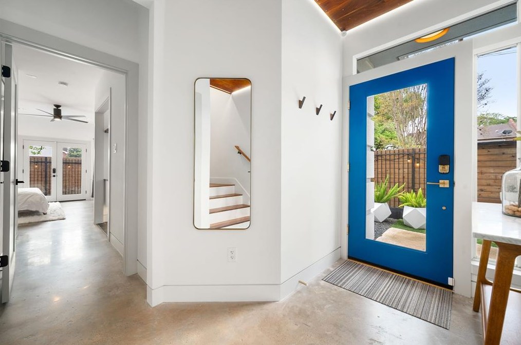 1419 Nevada, Houston TX  77006-1021 exterior