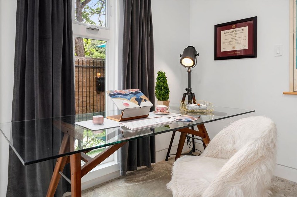 1419 Nevada, Houston TX  77006-1021 exterior