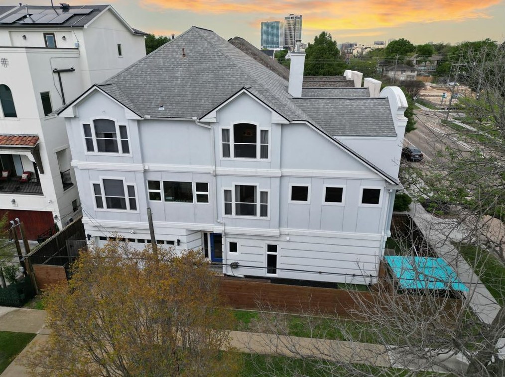 1419 Nevada St, Houston, TX 77006-1021
