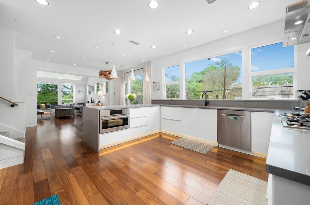 1419 Nevada, Houston TX  77006-1021 exterior