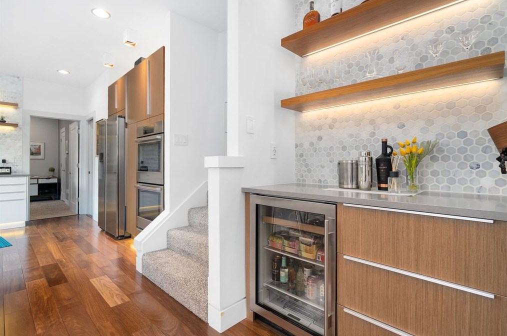 1419 Nevada, Houston TX  77006-1021 exterior