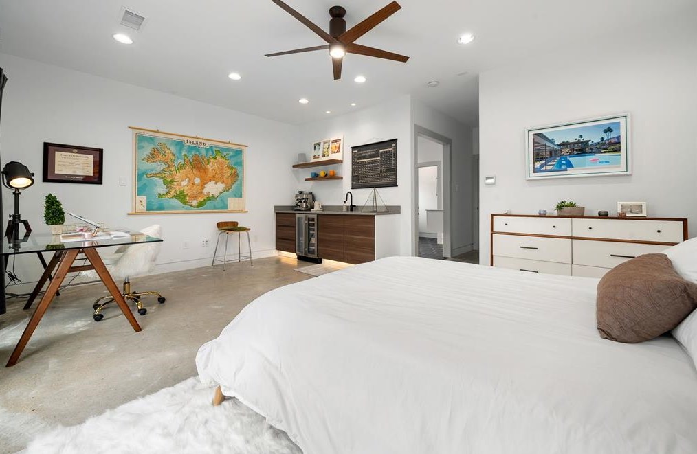 1419 Nevada, Houston TX  77006-1021 exterior