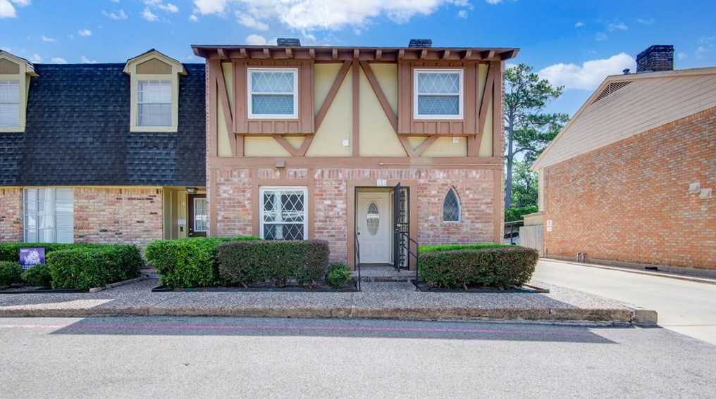 14333 Memorial Dr Apt 7, Houston, TX 77079