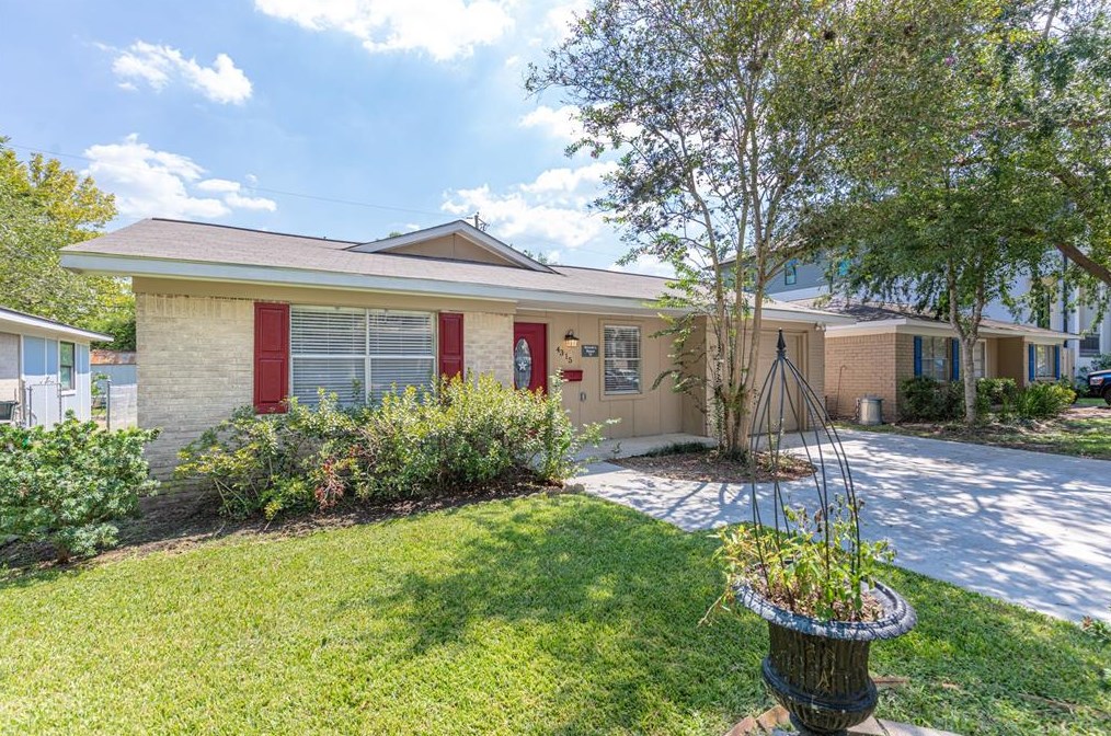 4315 Valerie St, Bellaire, TX 77401
