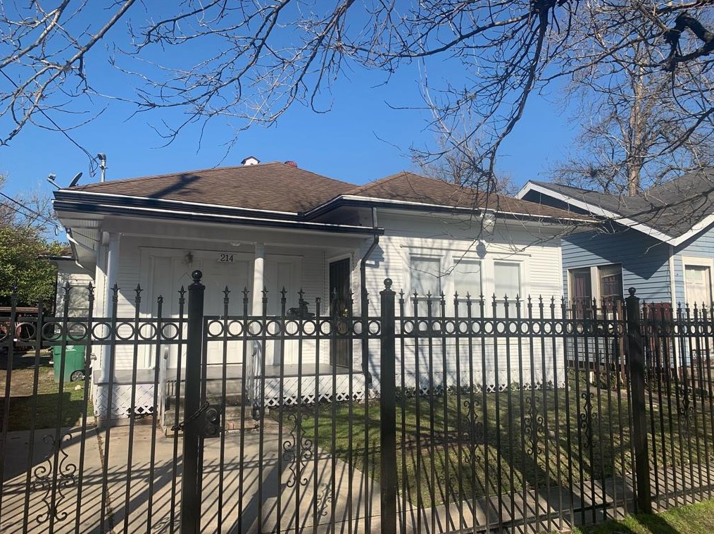 214 Sidney St, Houston TX  77003-2732 exterior