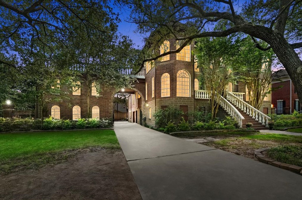 1103 Larkspur Ln, Taylor Lake Village, TX 77586