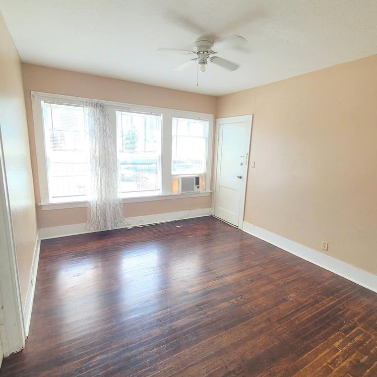 4414 Woodside St #10, Houston, TX 77023