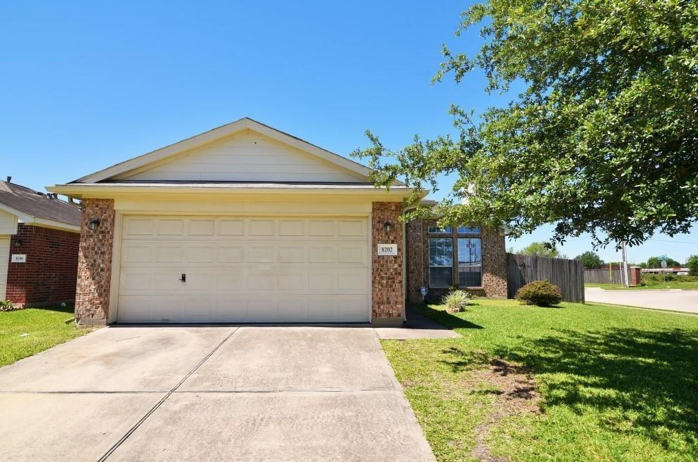 8202 Malin Ct, Houston, TX 77083