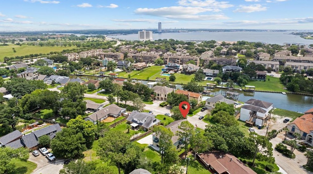 2523 Baycrest Dr, Houston TX  exterior