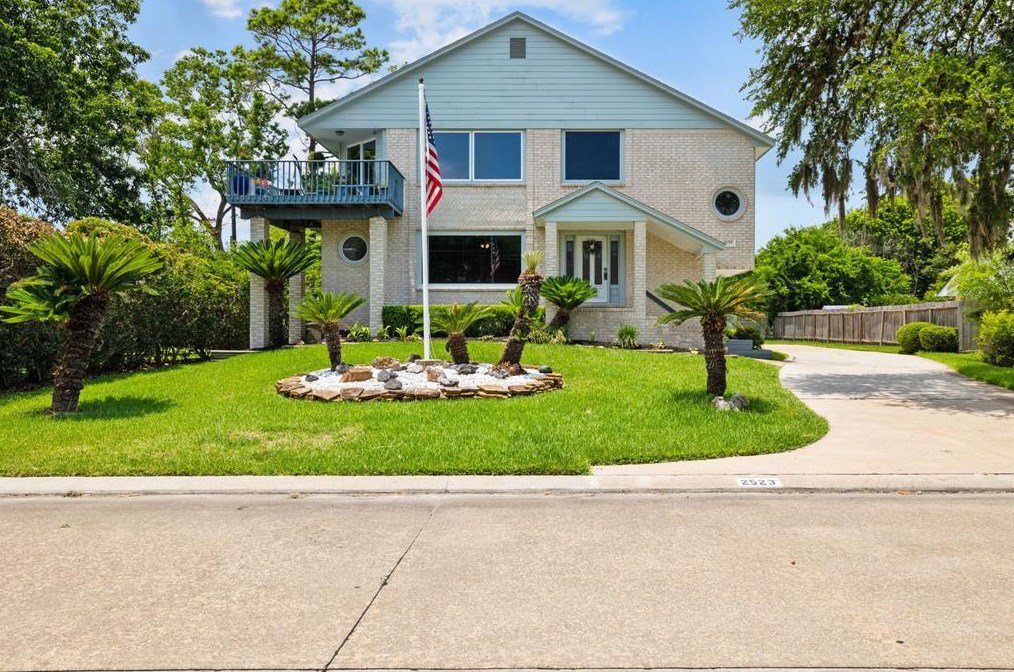 2523 Baycrest Dr, Houston TX  exterior