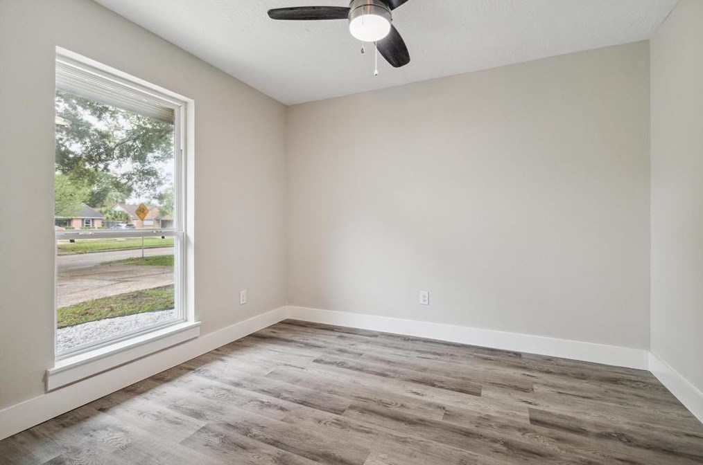 5466 Beechnut St, Houston TX  77096-1422 exterior
