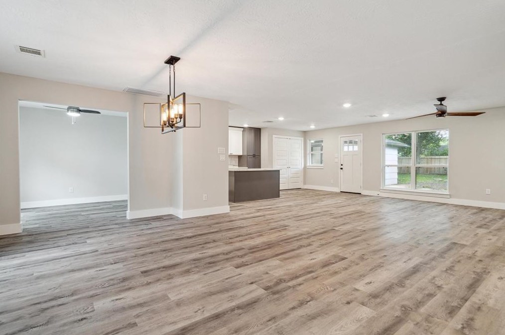 5466 Beechnut St, Houston TX  77096-1422 exterior