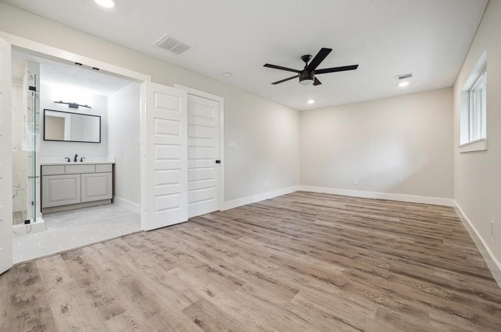 5466 Beechnut St, Houston TX  77096-1422 exterior