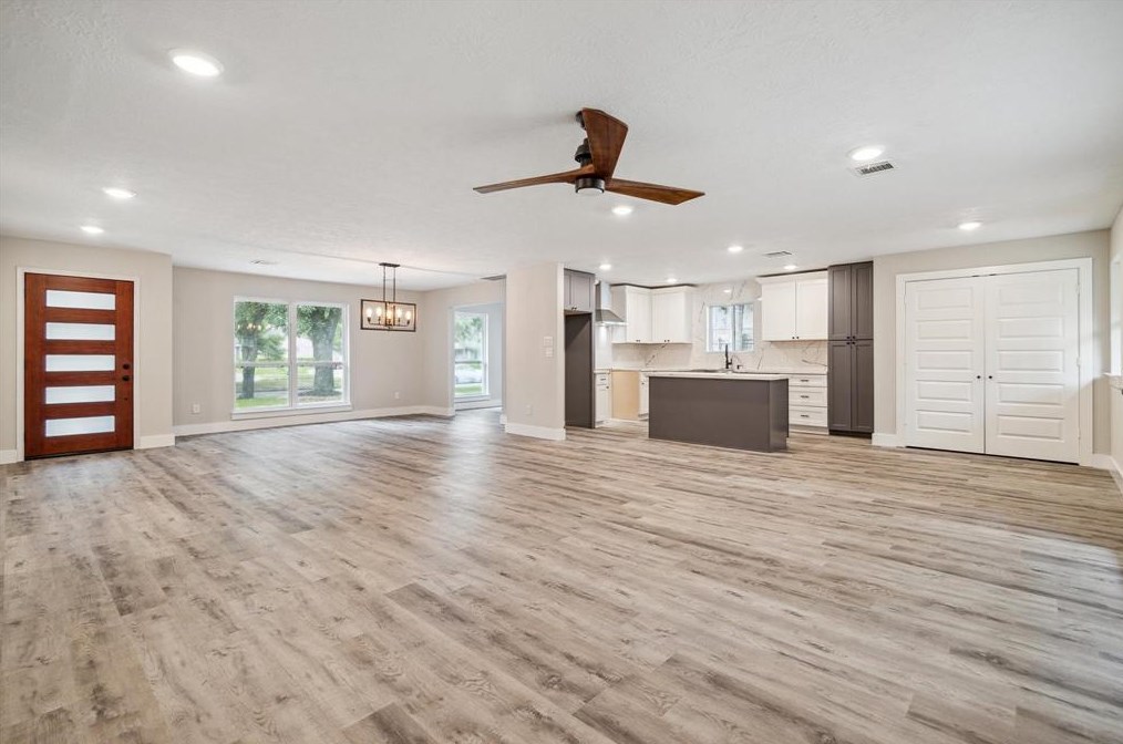 5466 Beechnut St, Houston TX  77096-1422 exterior