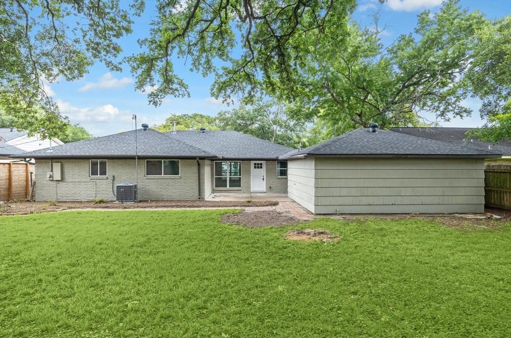 5466 Beechnut St, Houston TX  77096-1422 exterior