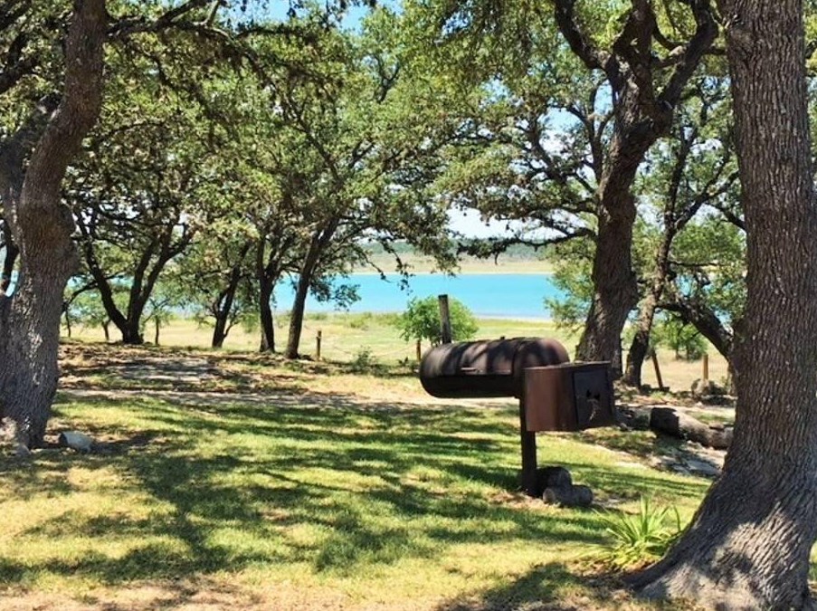 1101 Parkview Dr, New Braunfels, TX 78133-3321