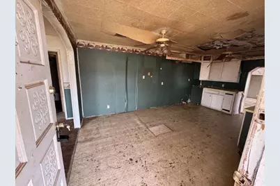 610 W Garrison Avenue, Electra, TX 76360 - Photo 2