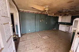 610 W Garrison Ave, Electra, TX 76360 - Photo 2