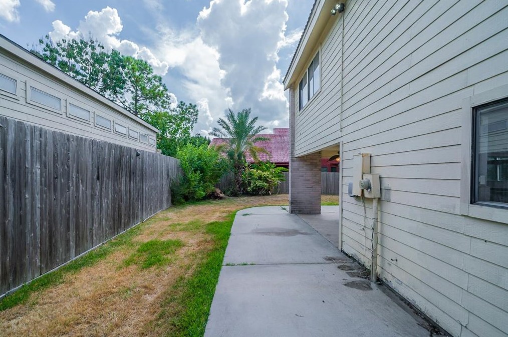 7602 Antoine Dr, Houston TX  77088-4203 exterior