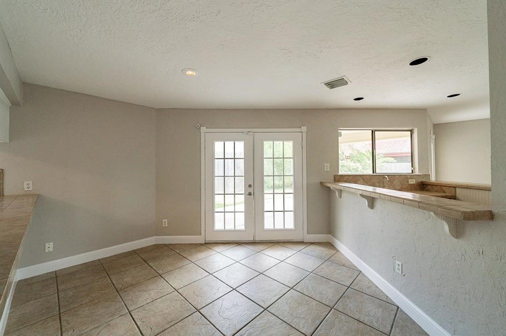 7602 Antoine Dr, Houston TX  77088-4203 exterior