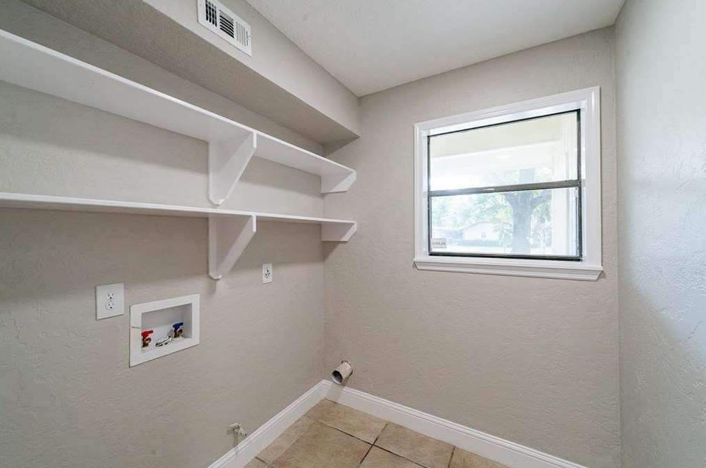 7602 Antoine Dr, Houston TX  77088-4203 exterior