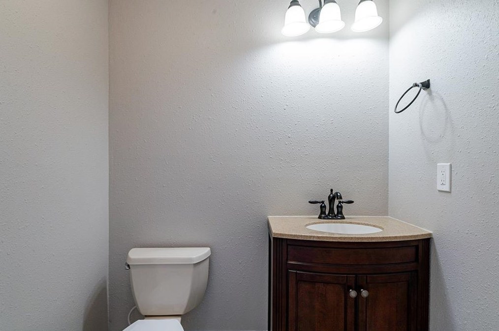 7602 Antoine Dr, Houston TX  77088-4203 exterior