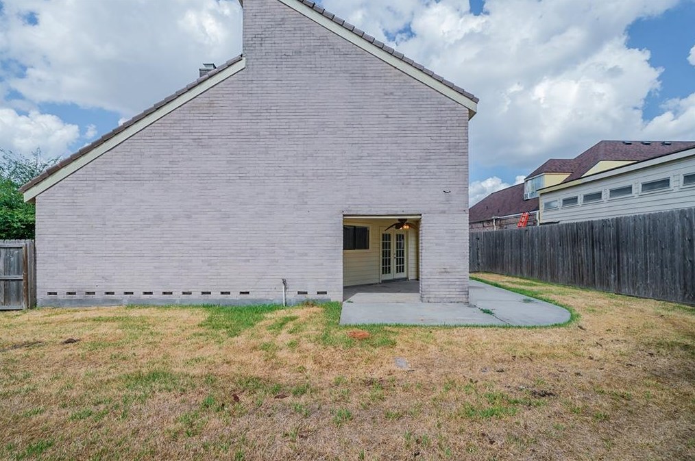 7602 Antoine Dr, Houston TX  77088-4203 exterior