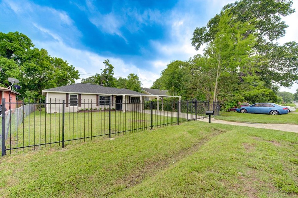 4910 Alvin St, Houston, TX 77033-3816