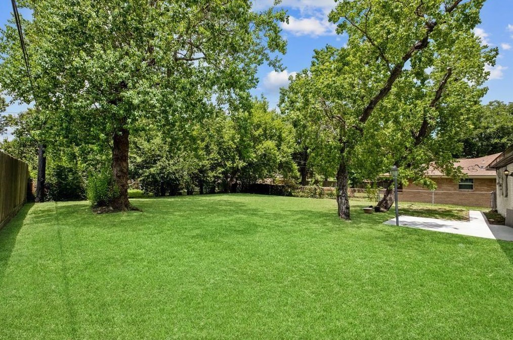 11914 Renwick Dr, Houston TX  77035-4354 exterior