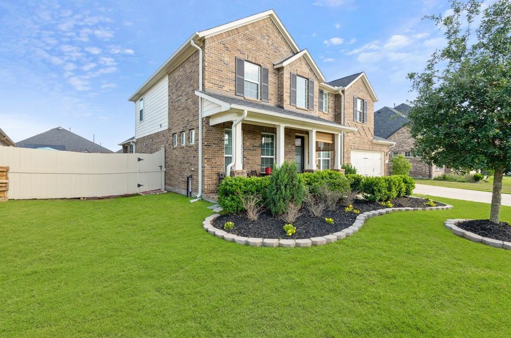 515 Round Lake Dr, Richmond, TX 77469