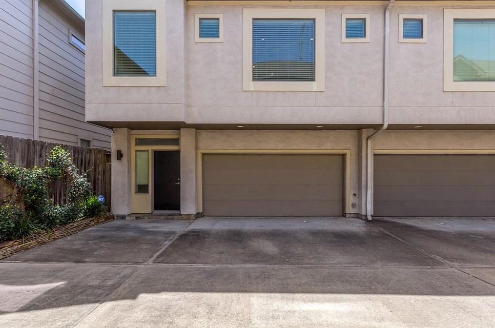4042 Center St, Houston, TX 77007-5610