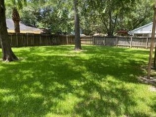 2106 Tree Ln, Humble, TX 77339