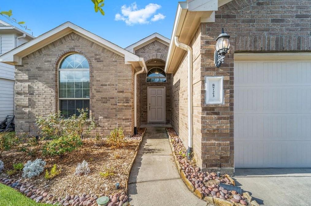 8723 Sunrise Canter Dr, Tomball, TX 77375