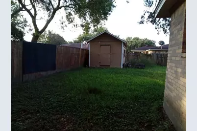 2410 Daffodil Street, Highlands, TX 77562 - Photo 8