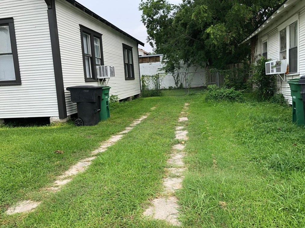 1132 W Cavalcade St, Houston, TX 77009