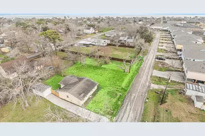 402 Bay Oaks Drive, La Porte, TX 77571 - Photo 20