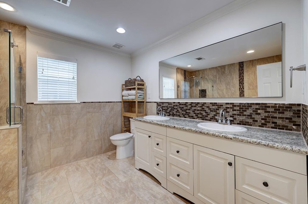 503 Blue Willow Dr, Houston TX  77042-3001 exterior