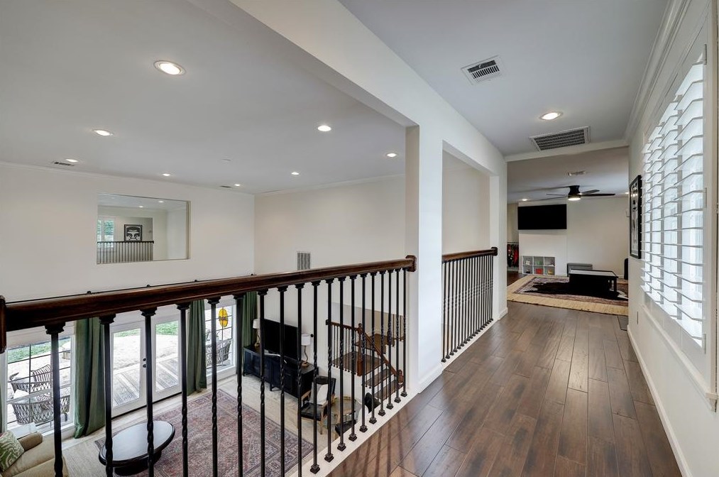 503 Blue Willow Dr, Houston TX  77042-3001 exterior