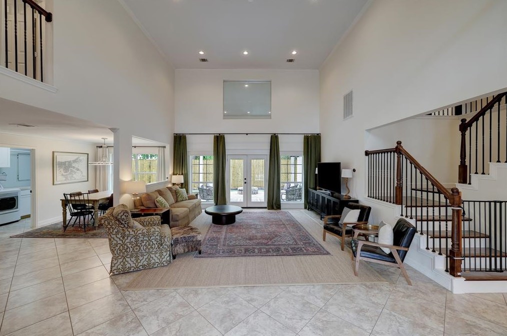 503 Blue Willow Dr, Houston TX  77042-1429 exterior