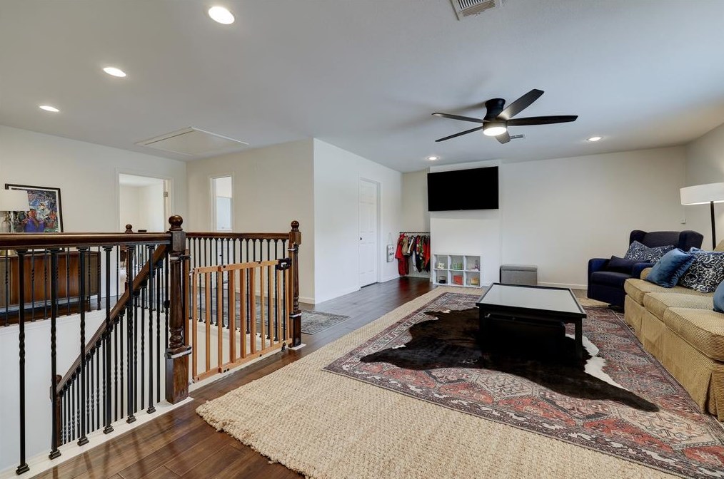 503 Blue Willow Dr, Houston TX  77042-3001 exterior