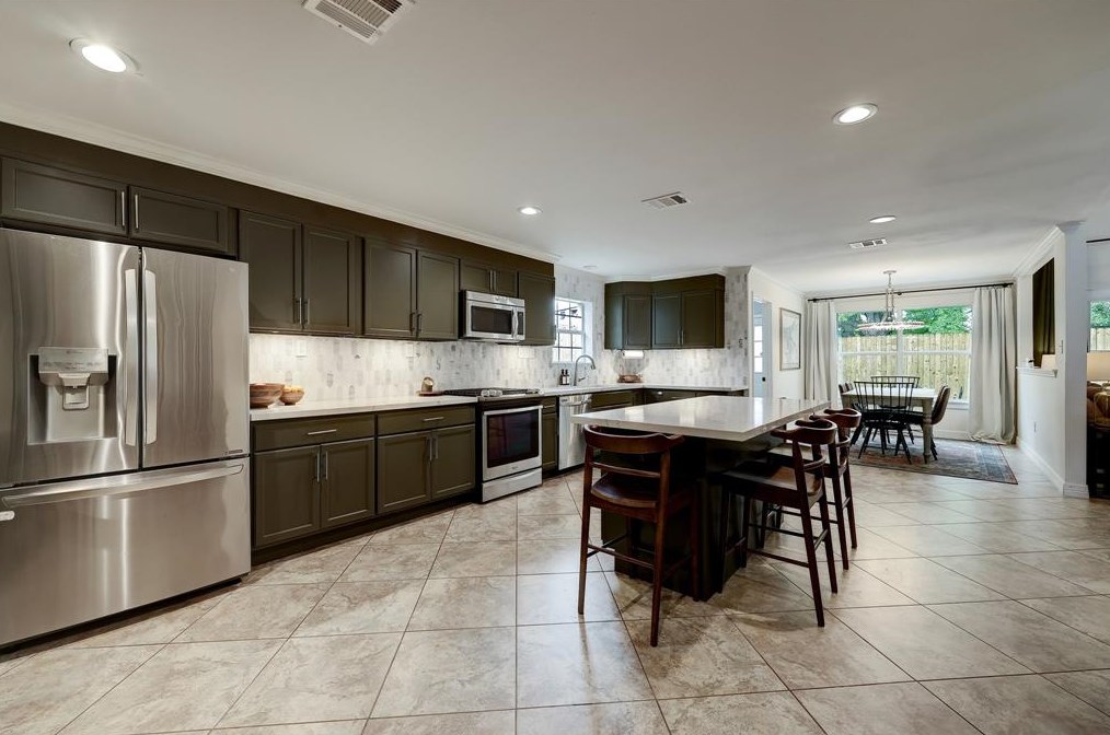 503 Blue Willow Dr, Houston TX  77042-3001 exterior