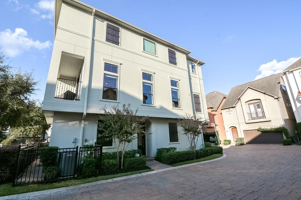 1113 Sherwood Run, Houston, TX 77043-2867