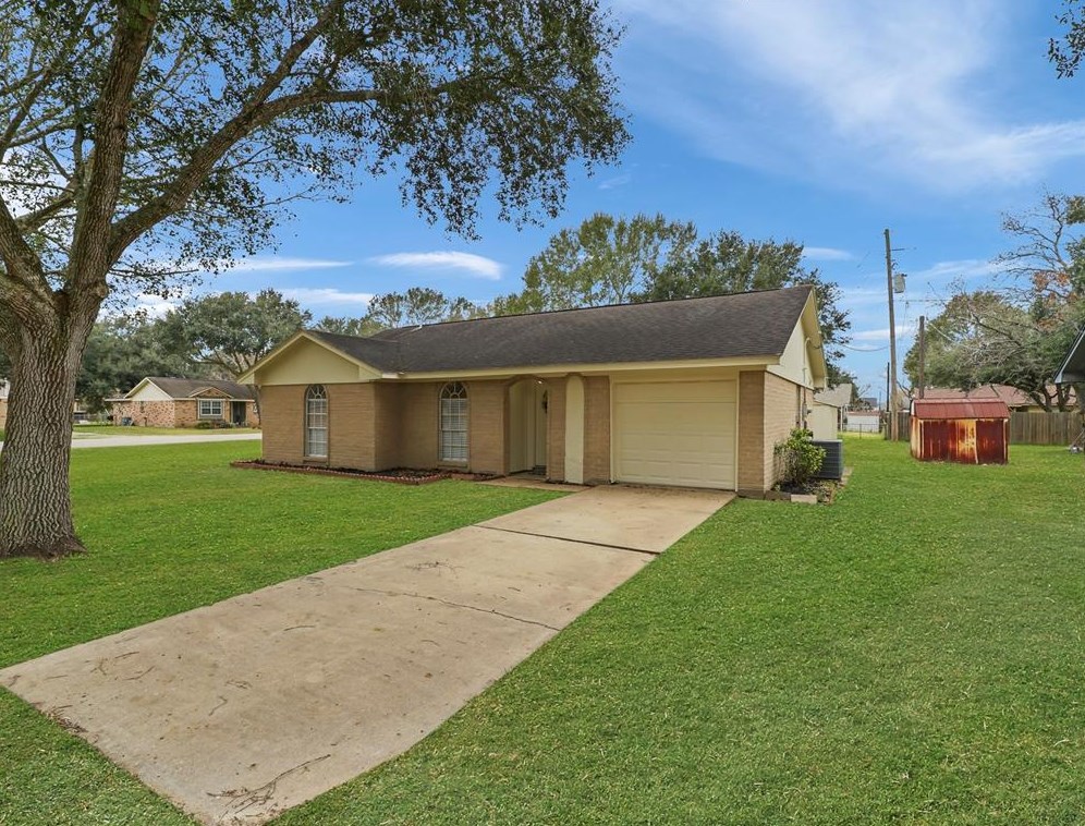 3526 Needville Ave, Needville, TX 77461