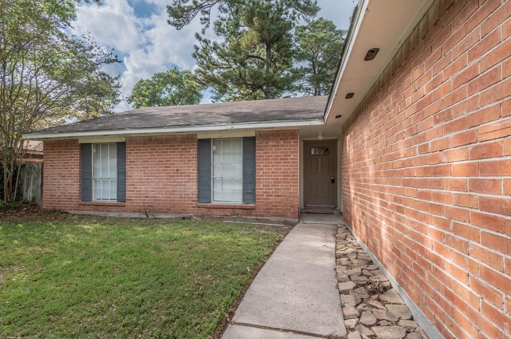6015 Knotty Post Ln, Spring TX  77373-7015 exterior