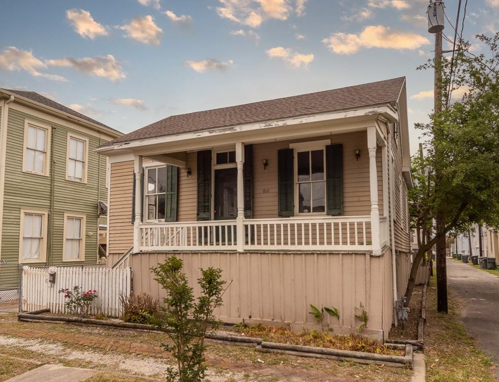 812 18th St, Galveston, TX 77550
