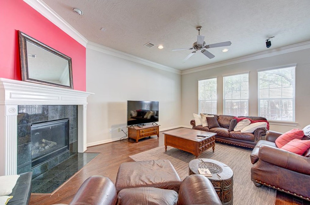 1522 Olive Gdn, Houston TX  77077-2196 exterior