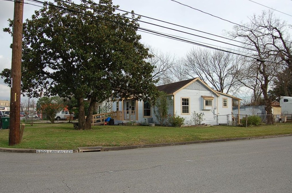 7304 Kinney St, Houston TX  77087-3661 exterior