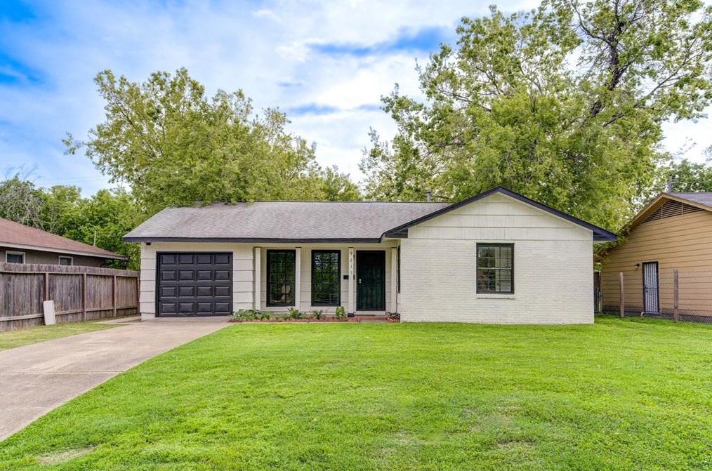 9215 Vinearbor St, Houston, TX 77033-3325