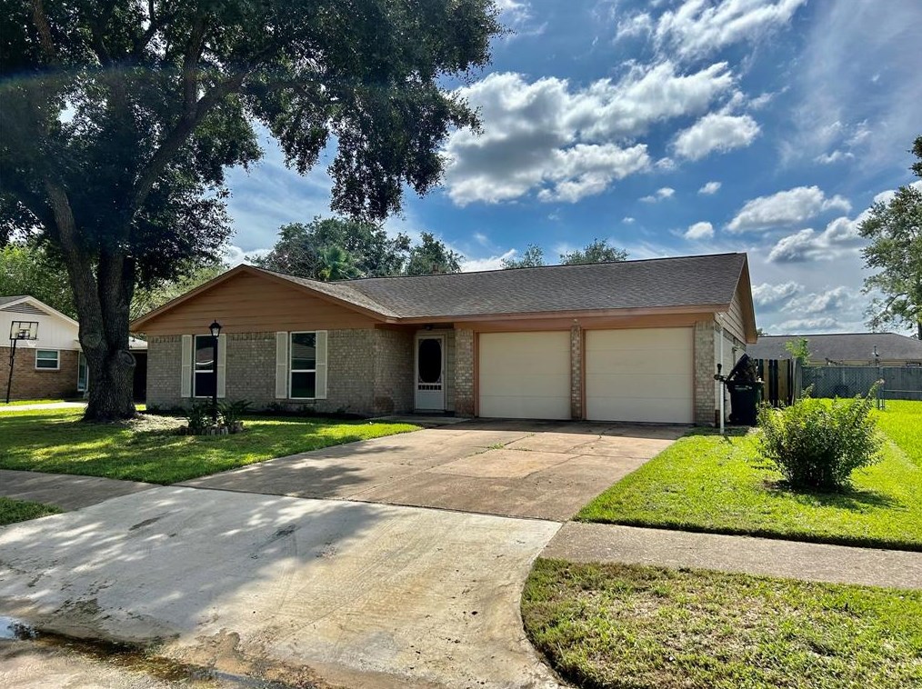 1808 Sleepy Creek Way, Pearland, TX 77581