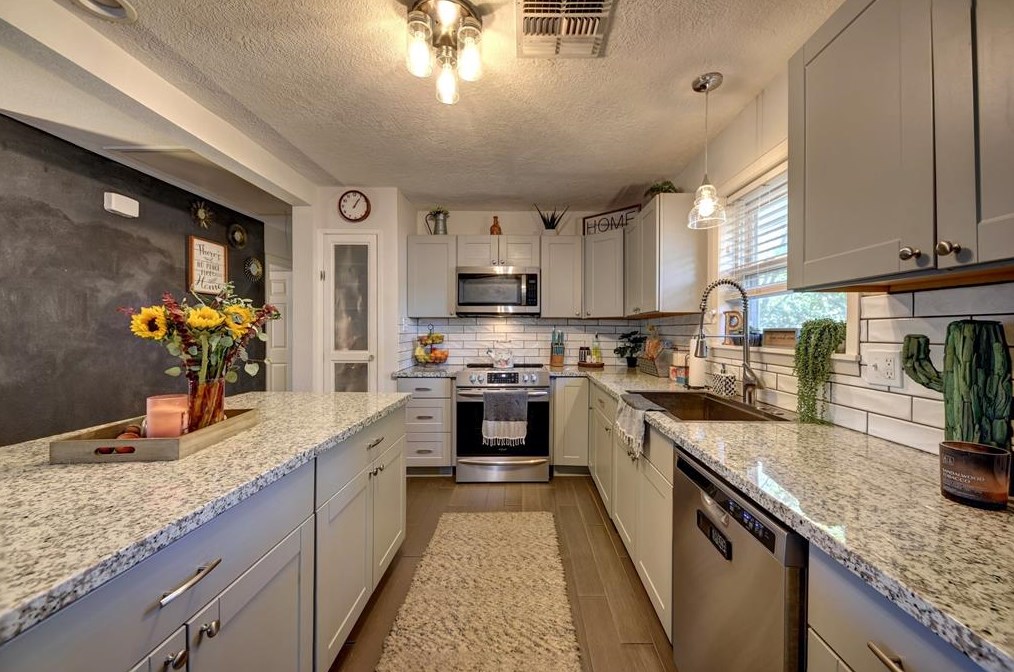 1404 Allyne Ln, Brenham, TX 77833-5002